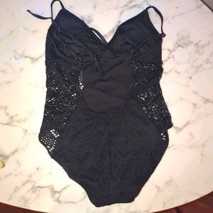 👙L Black One Piece Swimsuit